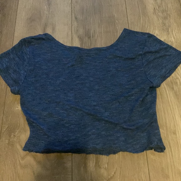 Cute and comfortable crop top! - Picture 3 of 3